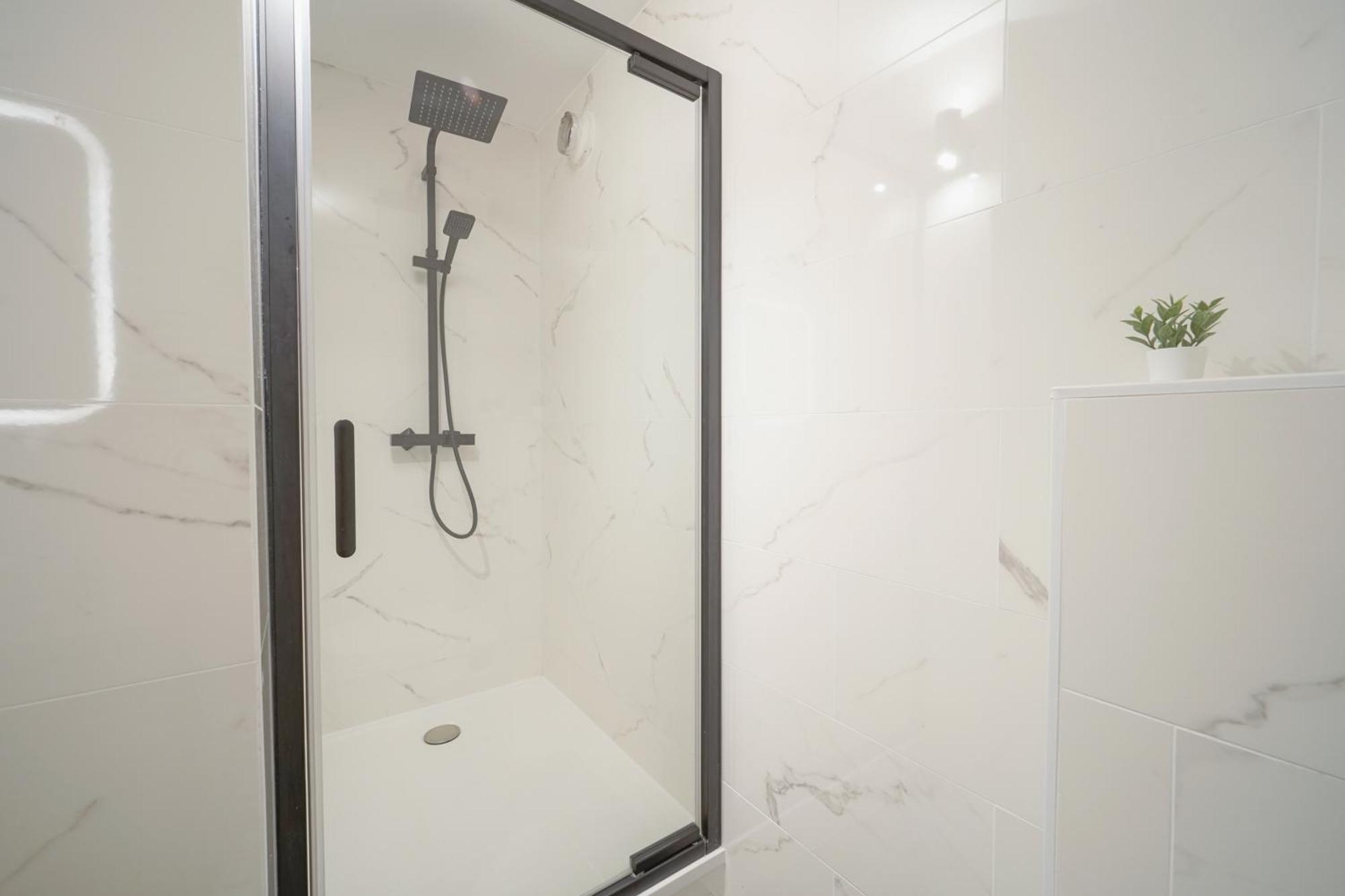 Complete 1Br With Balcony Only 5 Min. On Foot To Metro By Doorman Saint-Ouen (Seine-Saint-Denis) Exterior foto